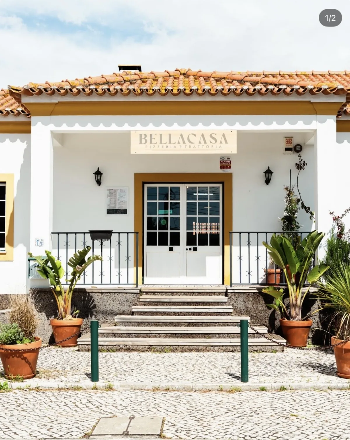 Fachada da BellaCasa em Azeitão